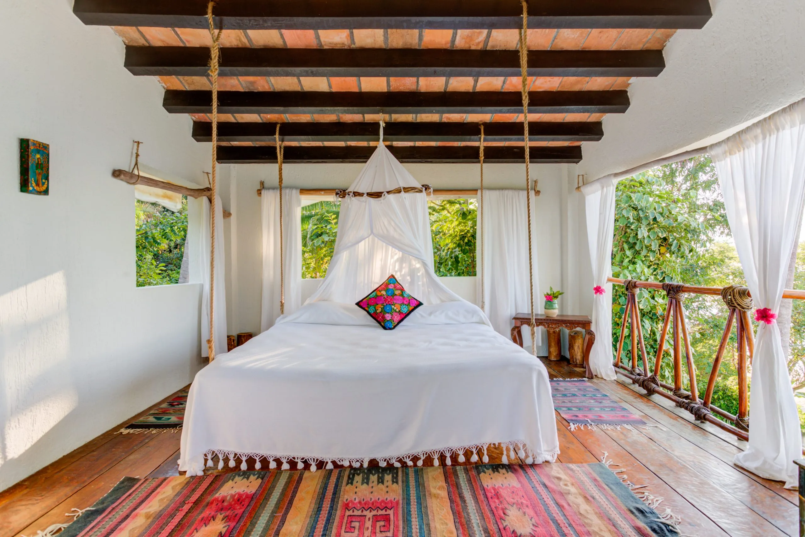 Casita Luciérnaga rodeada de selva tropical, Casitas Maraika
